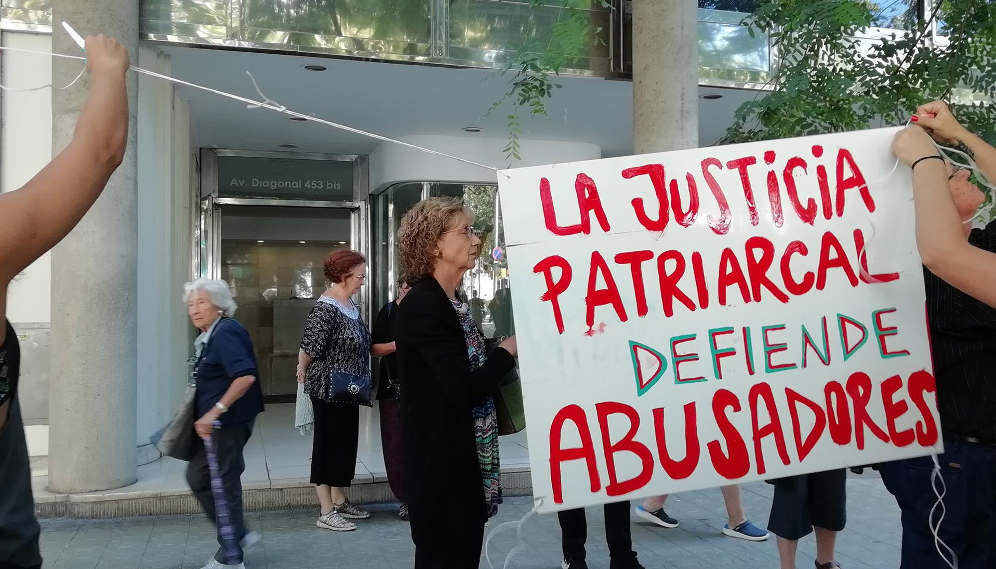 Concentración María No Se Va consulado Uruguay